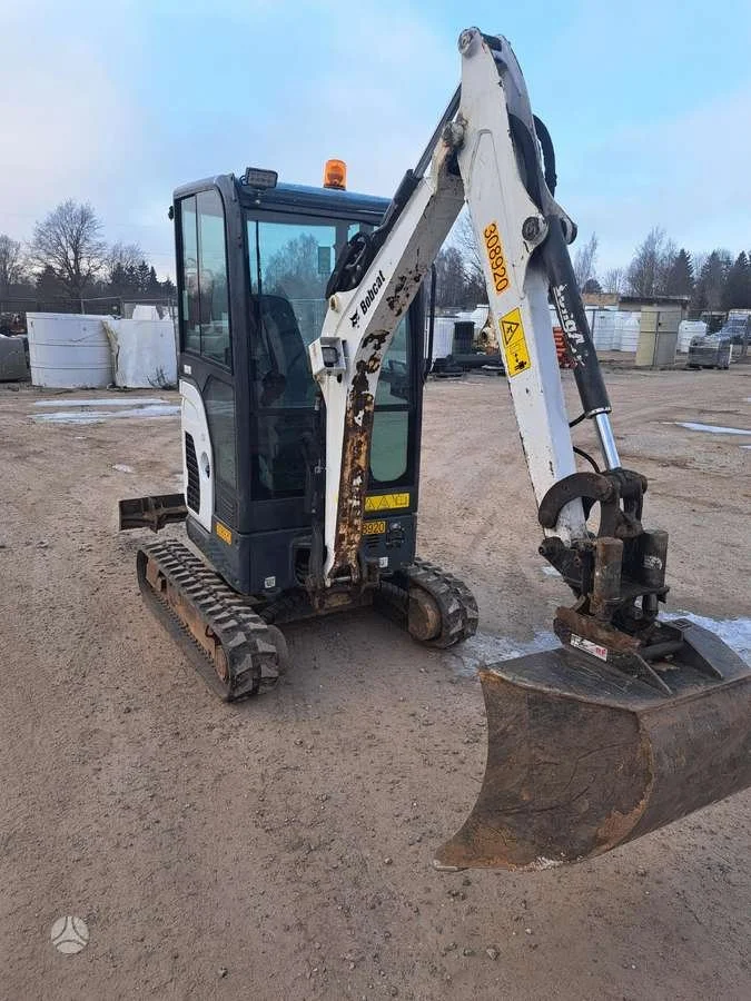 bobcat-e20-mini-ekskavatoriai-5-1.webp